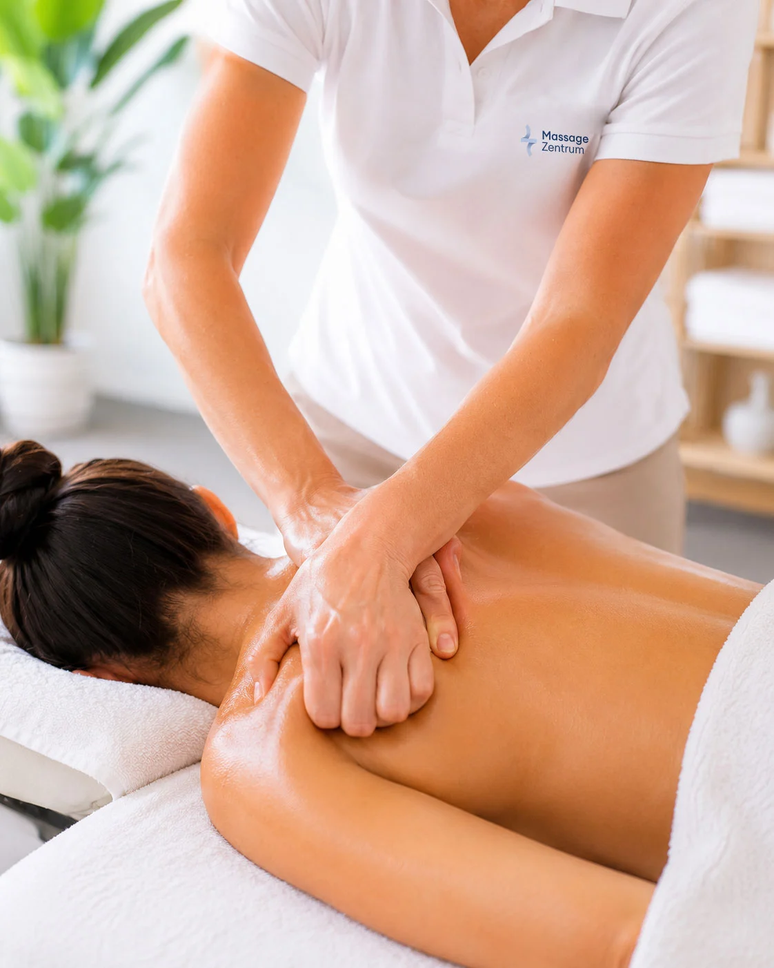 Sportmassage der Beinmuskulatur in der Praxis Wohlen